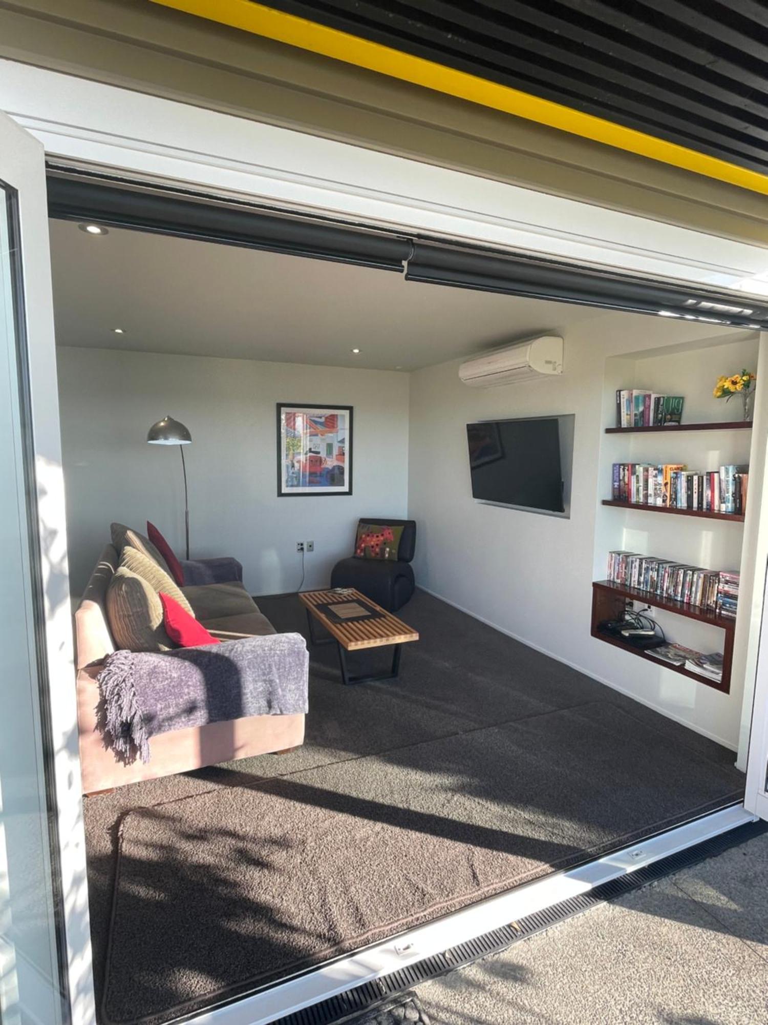 Under The Yellow Canopy Christchurch Exterior photo